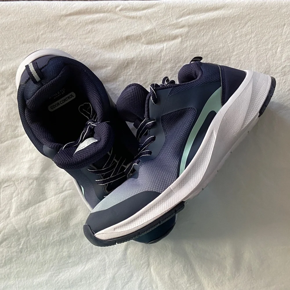 NWOT Women’s Sz-8 Athletic Shoes- Very Clean, Not Sure If Worn- Big Kids Sz-6.5
